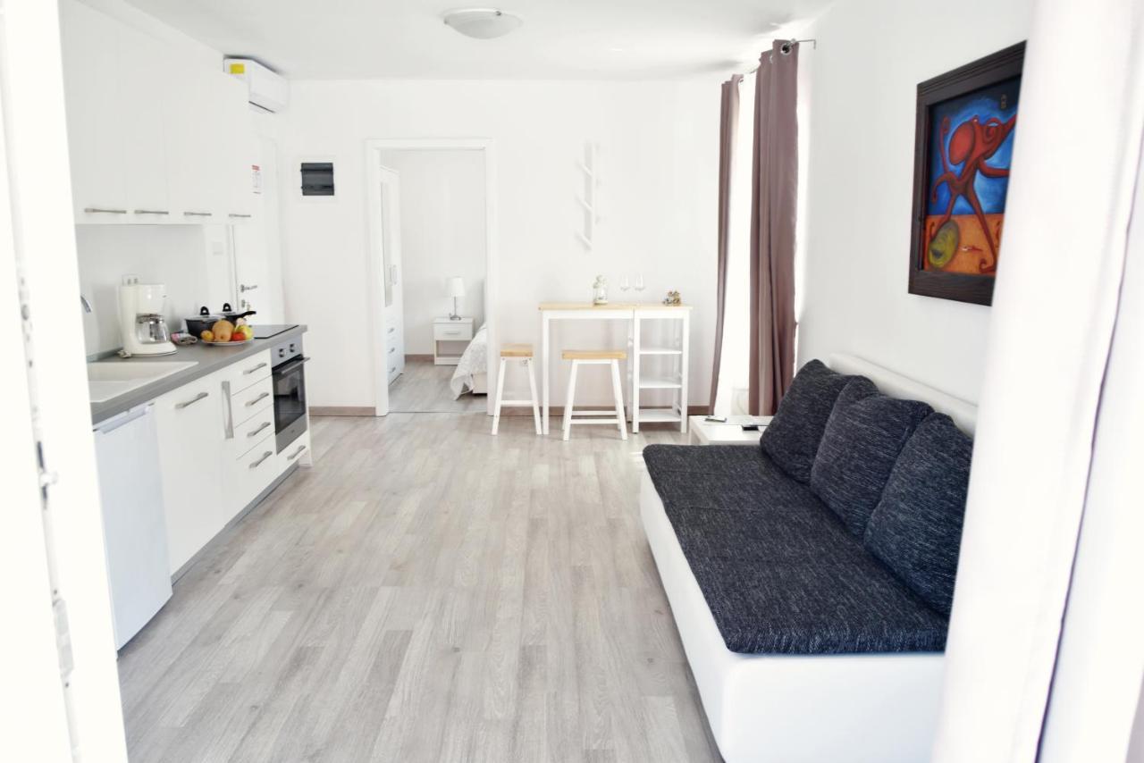 Rab Apartments Aurora Rab Town Eksteriør billede
