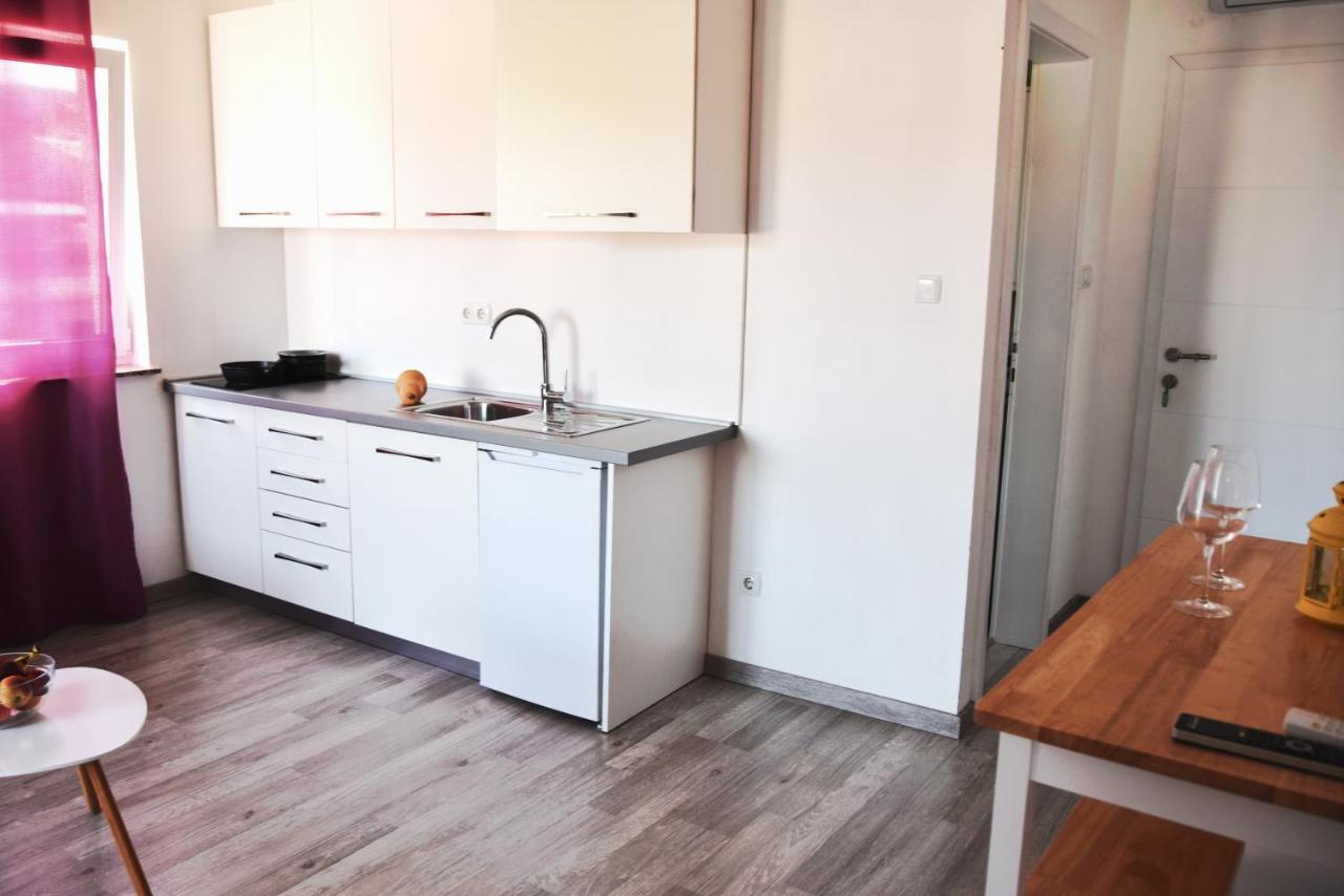 Rab Apartments Aurora Rab Town Eksteriør billede